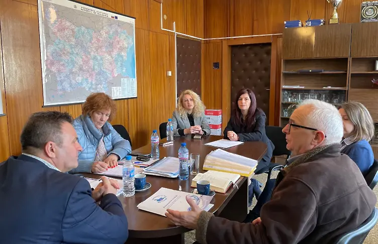 Жители на бобошевското село Бадино настояват населеното място да започне да се обслужва от ВиК оператора