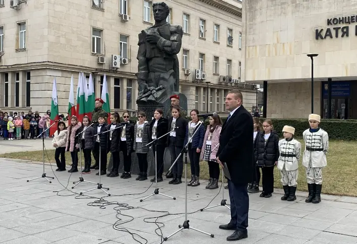 С паметен ритуал Плевен отбеляза 151 г. от гибелта на Васил Левски/СНИМКИ/