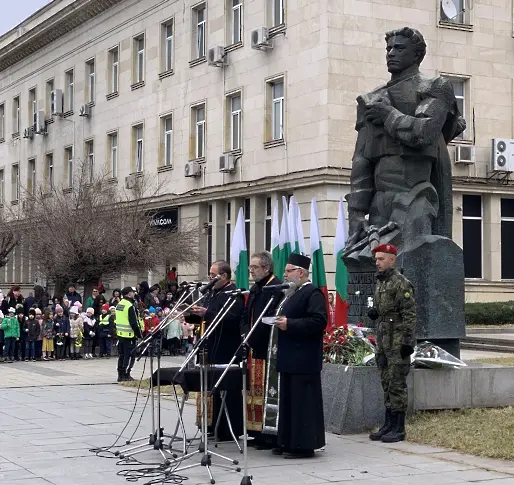 С паметен ритуал Плевен отбеляза 151 г. от гибелта на Васил Левски/СНИМКИ/