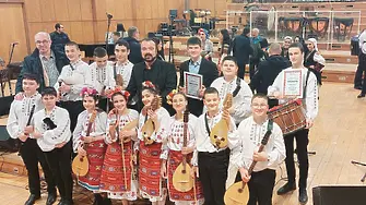 Възпитаници на НУИ „Панайот Пипков“ плениха сърцата на публиката в концерта „Млади фолклорни таланти“ 