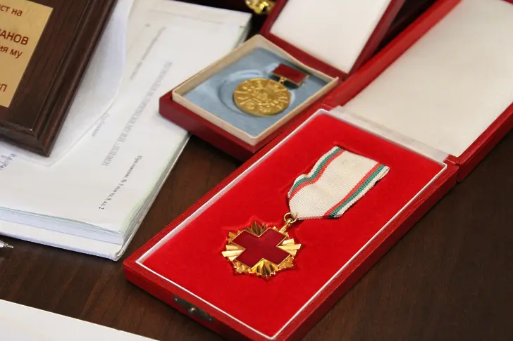 Грамоти и отличия бяха дарени на РИМ-Плевен от семейството на Андрей Романов