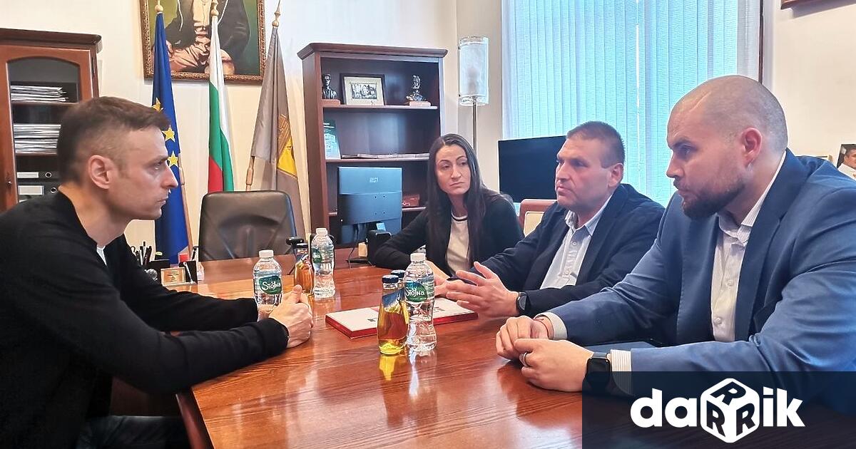 Кандидатът за президент на Българския футболен съюз Димитър Бербатов проведе