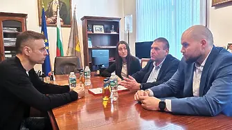 Кметът на Плевен и председателят на Общинския съвет се срещнаха с Димитър Бербатов 