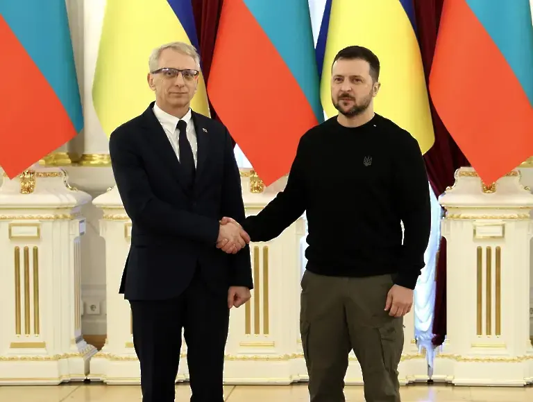 В НС изслушват Денков и Тагарев за посещението в Украйна