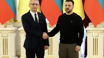 В НС изслушват Денков и Тагарев за посещението в Украйна