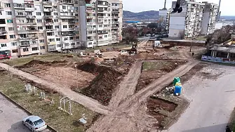 Продължава работата по изграждането на парка в ж.к. „Младост“ във Враца