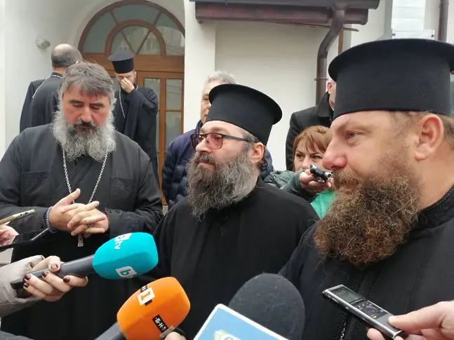 Свещениците в Бургас срещу касирането на избора на Сливенски митрополит