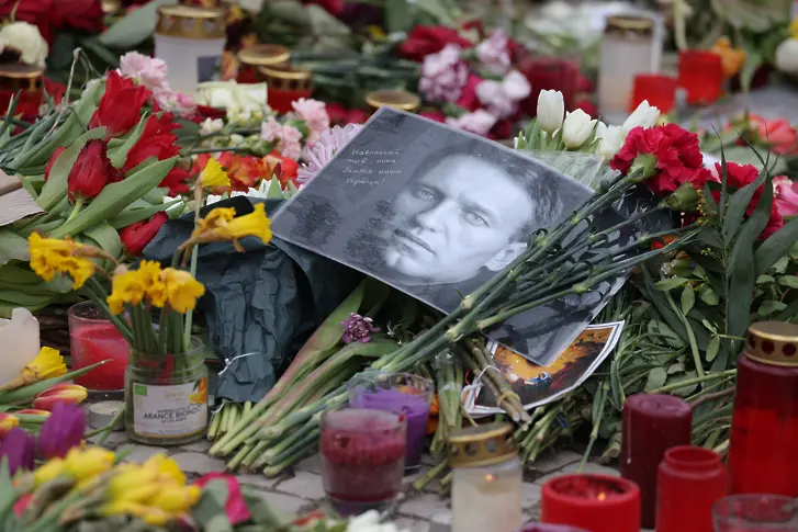 Погребват Навални на 1 март 