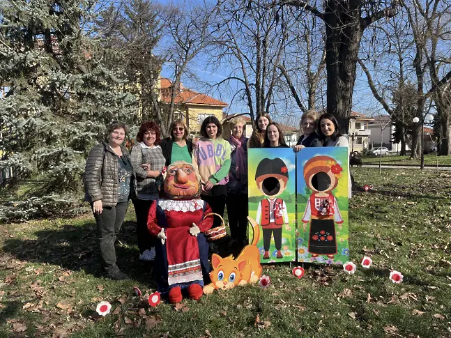 В град Левски Баба Марта побърза и мартенички завърза за радост на малки и големи 