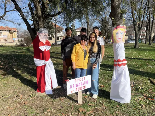 В град Левски Баба Марта побърза и мартенички завърза за радост на малки и големи 