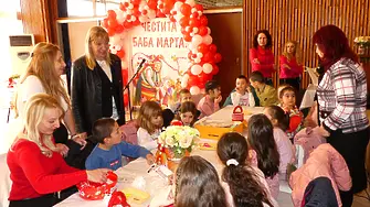 Задружна работилница в Нова Загора изработи мартеници в подкрепа на дете от Млекарево