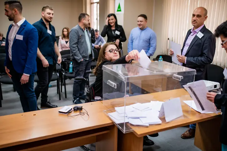 В Плевен учредиха партийна организация на Продължаваме промяната