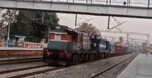 Товарен влак измина повече от 70 км без машинисти в Индия (видео)