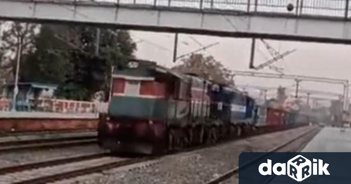 Товарен влак е изминал повече от 70 км без машинисти Видеоклипове