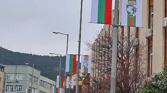 Мотористи развявавт национални знамена в Сливен по повод 146 години от Освобождението на България