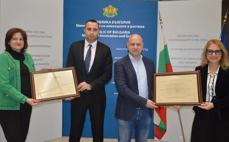 Министър Стойчева връчи два сертификата за приоритетни инвестиционни проекти на заводи в Шумен и Плевен  