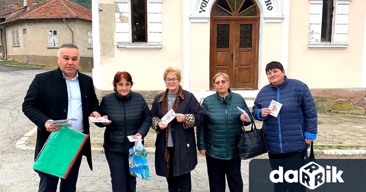 ВМРО Кюстендил превърна в традиция подаряването на мартеници за Баба