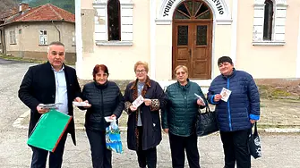 ВМРО Кюстендил отново с дарения от мартеници и български трикольори