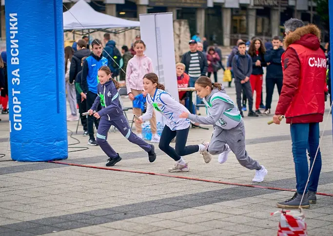 11-годишна плевенчанка спечели призовото място в кроса, посветен на Националния празник/СНИМКИ/