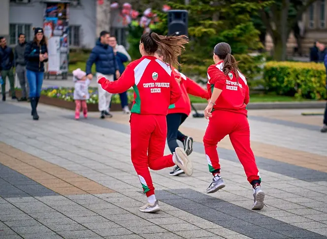 11-годишна плевенчанка спечели призовото място в кроса, посветен на Националния празник/СНИМКИ/