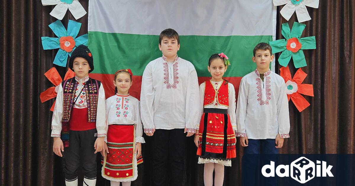 По повод Националния празник на България, Народно читалище Зора-1990г.“ село