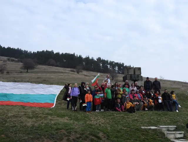 146 години свобода: Котел, Жеравна и Медвен отбелязаха националния празник на България