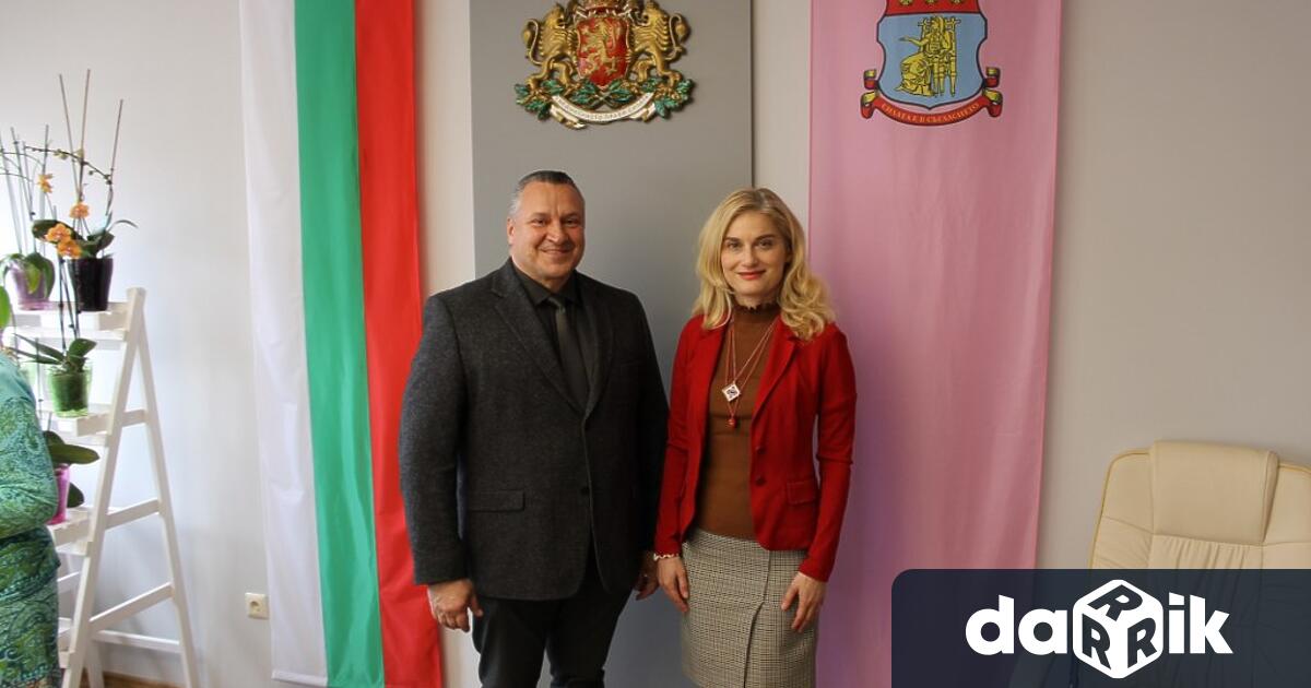 Среща с министъра на туризма Зарица Динкова проведоха вОбщина Казанлък