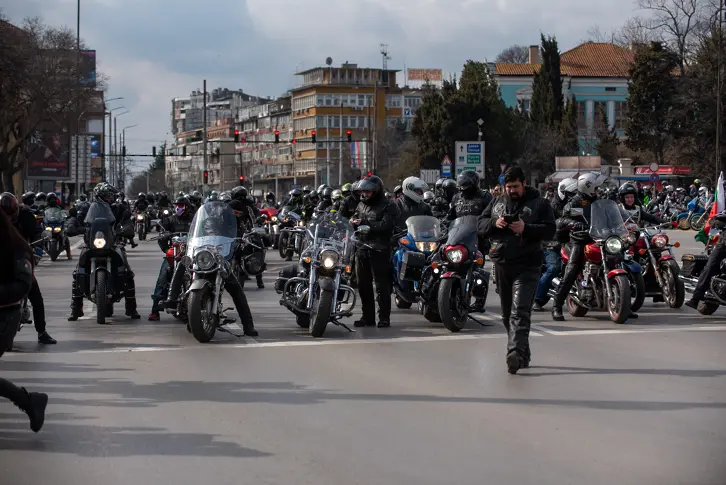 В името на България: Варненски мотористи с шествие за 3 март