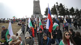 Хиляди хора се събраха на Шипка, за да се преклонят пред делото на освободителите