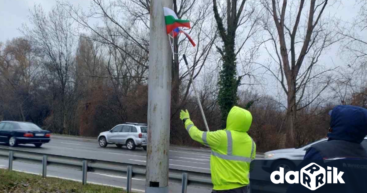 Столичната община е отстранила руски знамена, поставени на стълбове по