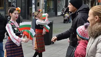 3000 български флагчета се вееха по главните улици на Бургас 