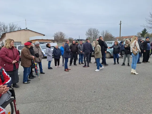 Жителите на четири тунджански села излязоха на протест заради републикански път