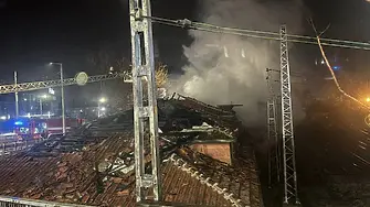 Голям пожар спря за 4 часа движението по Бетонния мост (снимки и видео)