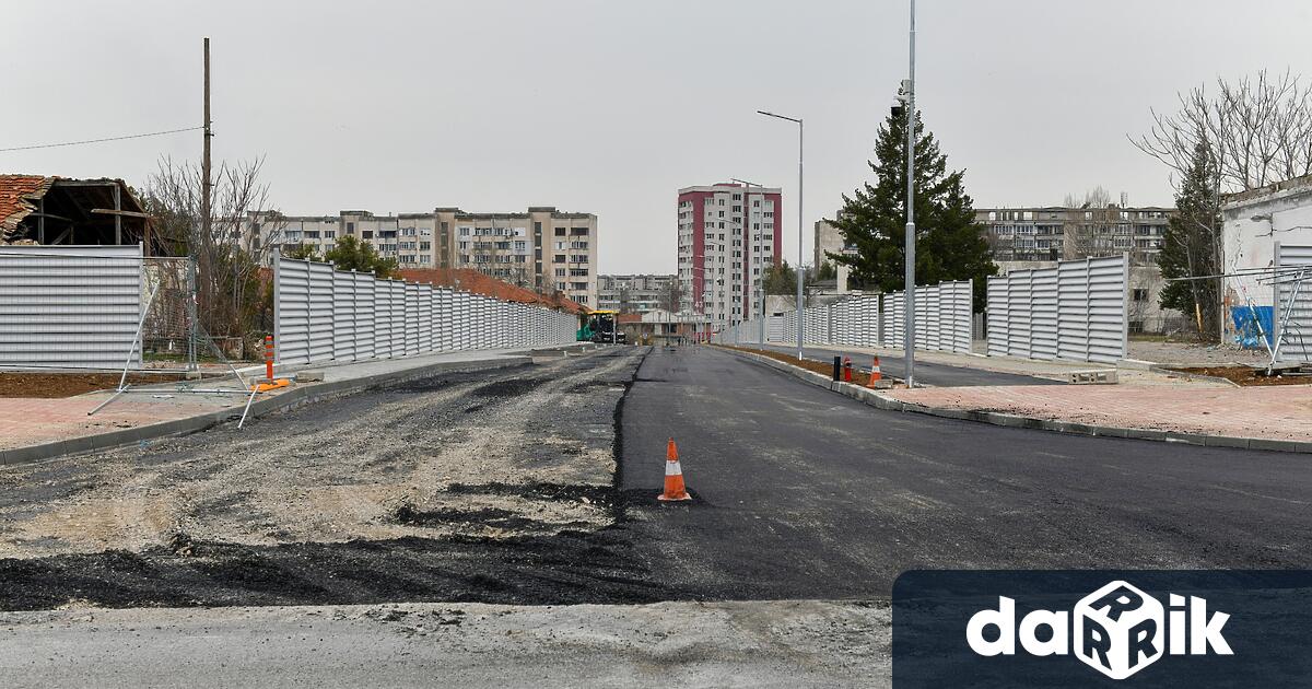 Започна асфалтирането на новата улица, която ще свързва булевардите Бургаско