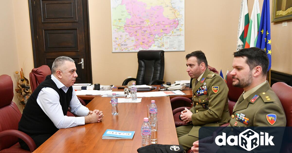Кметът Стефан Радев посрещна в Общината новия командир на Многонационалната