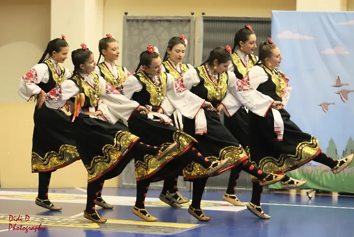 Плевенският ансамбъл „Дъга” представи Северна България в концерта „Среща в Шоплука”/СНИМКИ/