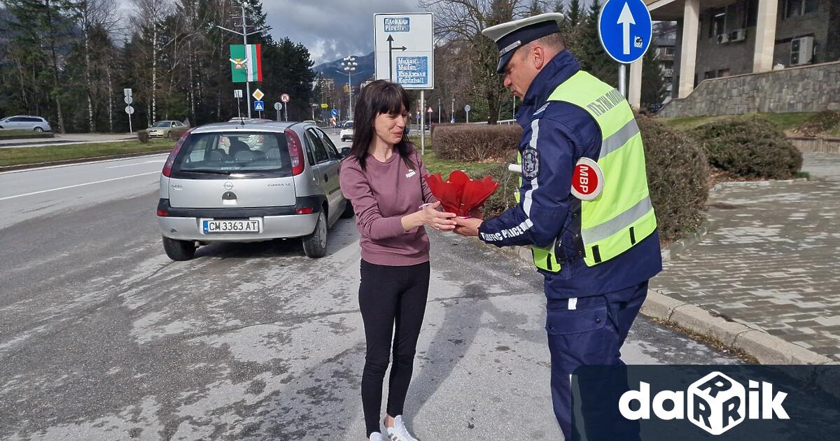 По повод Международния ден на жената, служители на Пътна полиция