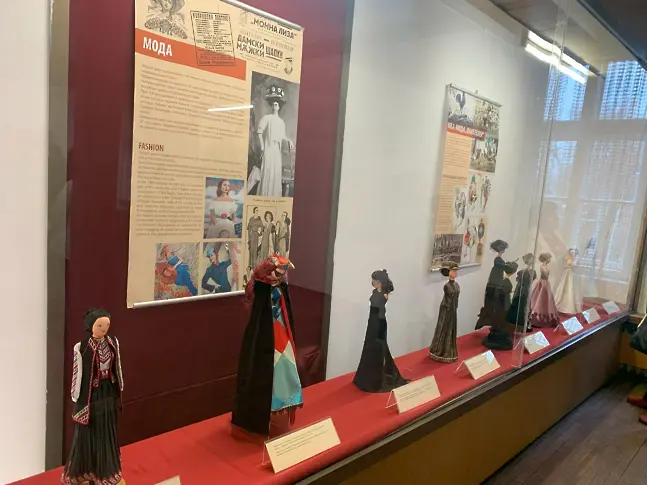 Изложбата „Жените в обществото“ в РИМ-Плевен показва навлизането на жената в обществения живот от началото на 20-ти век/СНИМКИ/