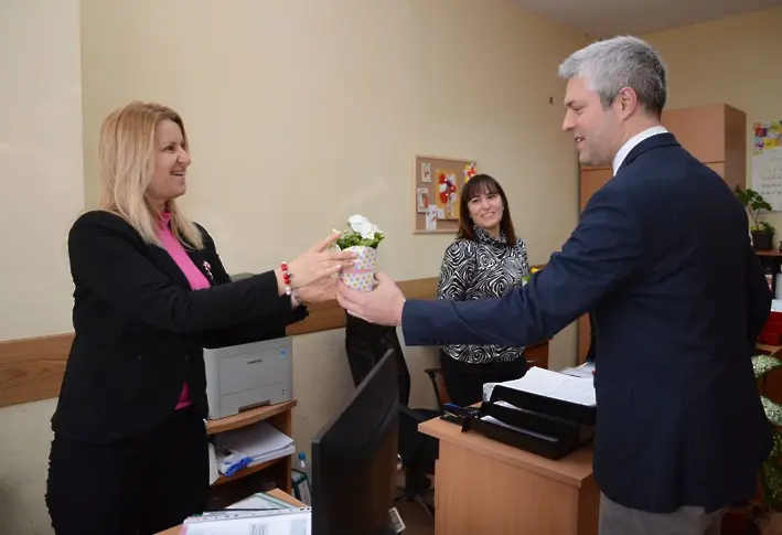 Благомир Коцев изненада всички дами в Община Варна (СНИМКИ)