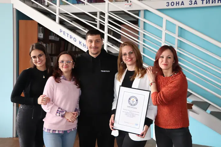 Теодор Цветков дари рекорда си на Библиотечко