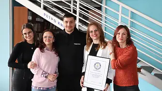 Теодор Цветков дари рекорда си на Библиотечко