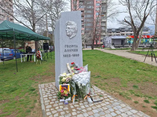 Навръх 102-ата годишнина от рождението на Георги Данчев откриха в Сливен мемориал в негова чест 