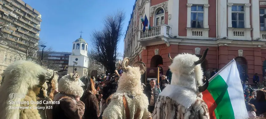 С пищен „Кукеров хоровод`2024“ в Плевен отбелязаха Сирни заговезни/ВИДЕО-СНИМКИ/