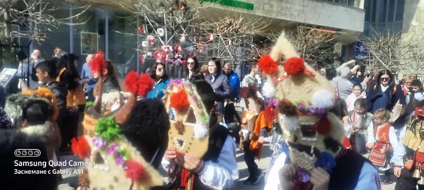 С пищен „Кукеров хоровод`2024“ в Плевен отбелязаха Сирни заговезни/ВИДЕО-СНИМКИ/