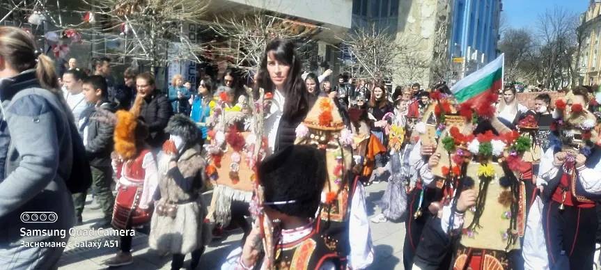 С пищен „Кукеров хоровод`2024“ в Плевен отбелязаха Сирни заговезни/ВИДЕО-СНИМКИ/