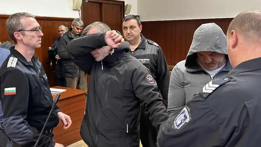 Задържаните с 27 кг дрога в Клокотница остават в ареста 