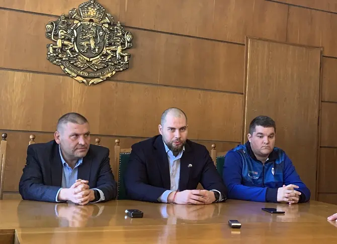 Кметът д-р Валентин Христов и председателят на ОбС доц. д-р Иван Малкодански поздравиха екипа на БК „Спартак“ – Плевен