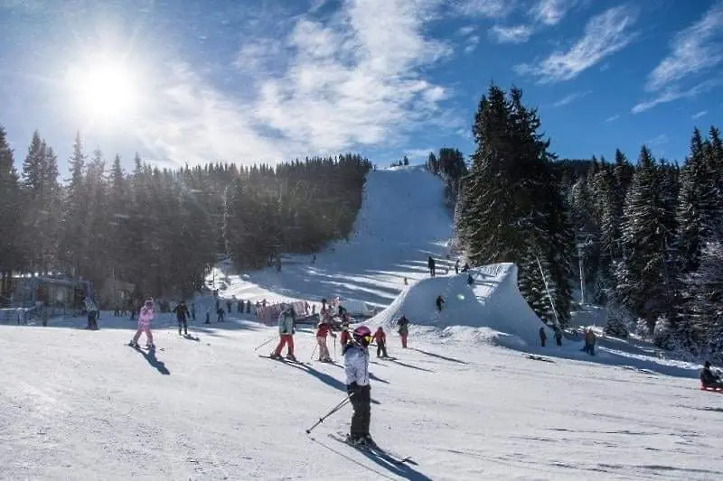 Ученици от община Смолян ще карат безплатно ски до края на сезона в Пампорово