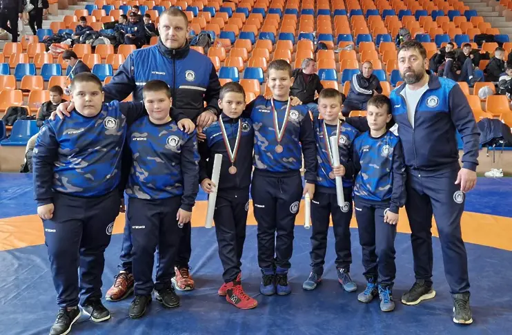 12 медала спечелиха бургаските клубове на Държавното лично първенство за деца