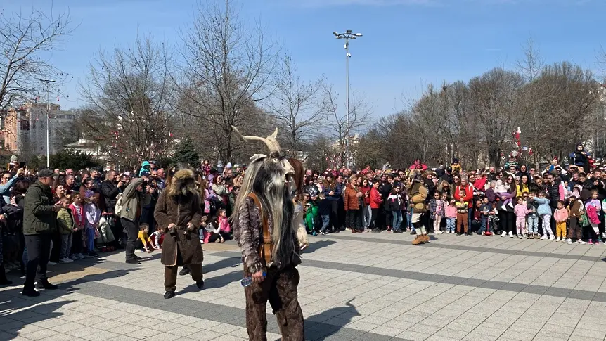 С пищен „Кукеров хоровод`2024“ в Плевен отбелязаха Сирни заговезни/ВИДЕО-СНИМКИ/